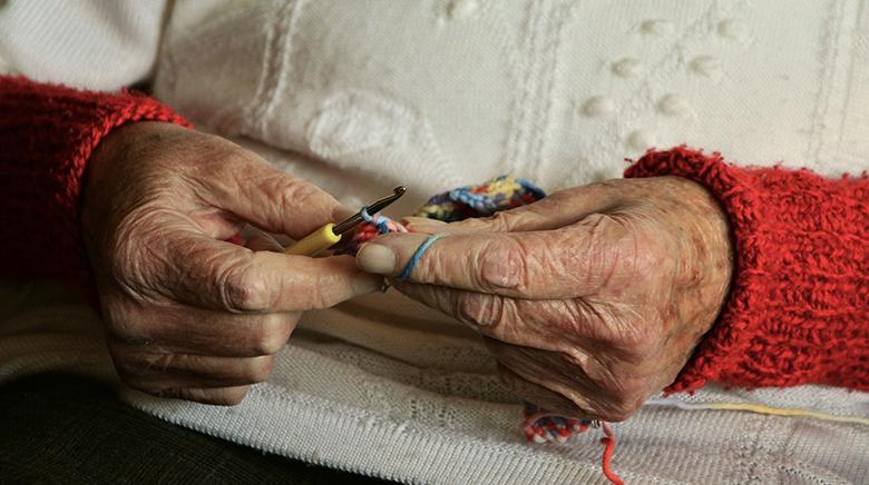 Hands knitting